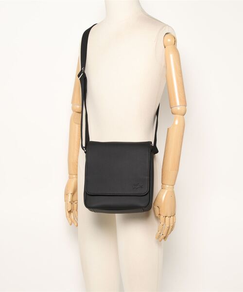 LACOSTE(ラコステ)の「《LACOSTE》FLAP CROSSOVER BAG / MENS CLASSIC(ショルダーバッグ・メンズ・ネイビー/ブラック・フリー)」の6枚目の写真