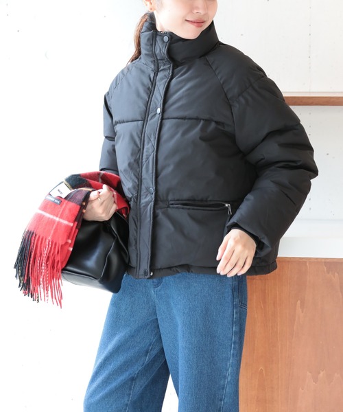 MAISON BREEZE（メゾンブリーズ）の「【MAISON BREEZE】ボリュームスタンドカラー中綿ダウンジャケット KNF037（ダウンジャケット/コート・レディース・ホワイト/ブラック/ベージュ・FREE）」の8枚目の写真