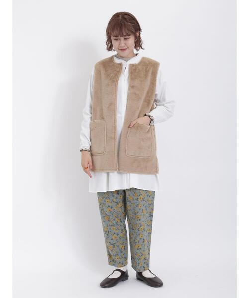 Samansa Mos2（サマンサ モスモス）の「フェイクムートンリバーシブルベスト（ベスト・レディース・ベージュ/チャコールグレー/キナリ・F）」の6枚目の写真