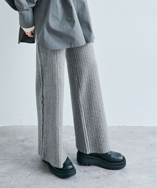 kirakiraShop（キラキラショップ）の「[低身長向けサイズあり] トレンドの長め丈で垢抜ける。サイド フリンジ ニット パンツ（その他パンツ・レディース・ブラック/ベージュ/オフホワイト/ブラウン/杢グレー/チャコール/ブルー系・FREE/FS）」の4枚目の写真