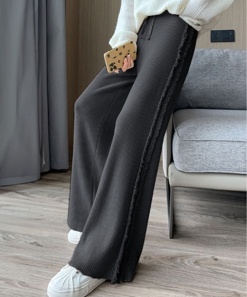 kirakiraShop（キラキラショップ）の「[低身長向けサイズあり] トレンドの長め丈で垢抜ける。サイド フリンジ ニット パンツ（その他パンツ・レディース・ブラック/ベージュ/オフホワイト/ブラウン/杢グレー/チャコール/ブルー系・FREE/FS）」の5枚目の写真