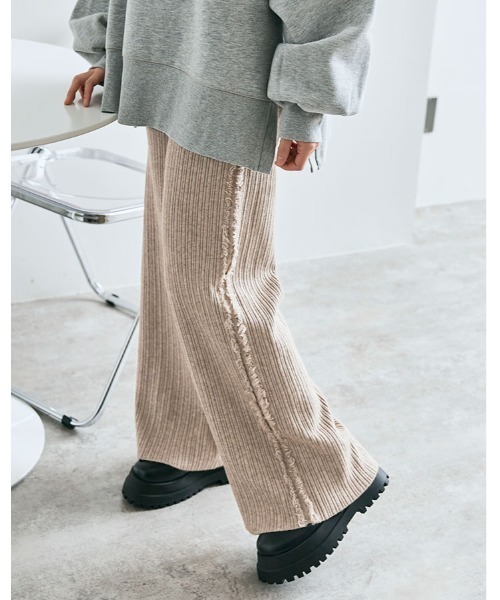 kirakiraShop（キラキラショップ）の「[低身長向けサイズあり] トレンドの長め丈で垢抜ける。サイド フリンジ ニット パンツ（その他パンツ・レディース・ブラック/ベージュ/オフホワイト/ブラウン/杢グレー/チャコール/ブルー系・FREE/FS）」の12枚目の写真