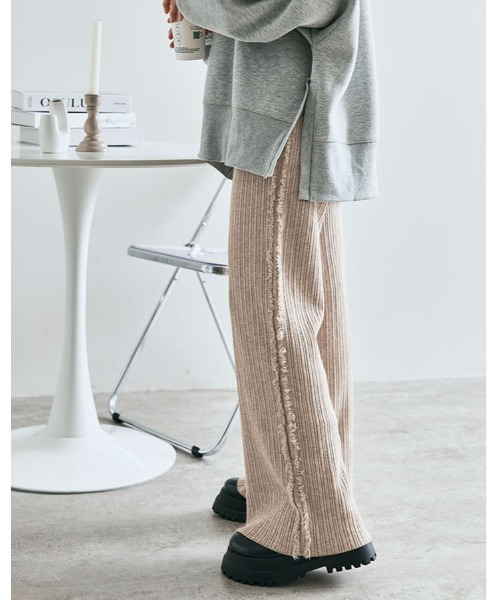 kirakiraShop（キラキラショップ）の「[低身長向けサイズあり] トレンドの長め丈で垢抜ける。サイド フリンジ ニット パンツ（その他パンツ・レディース・ブラック/ベージュ/オフホワイト/ブラウン/杢グレー/チャコール/ブルー系・FREE/FS）」の17枚目の写真