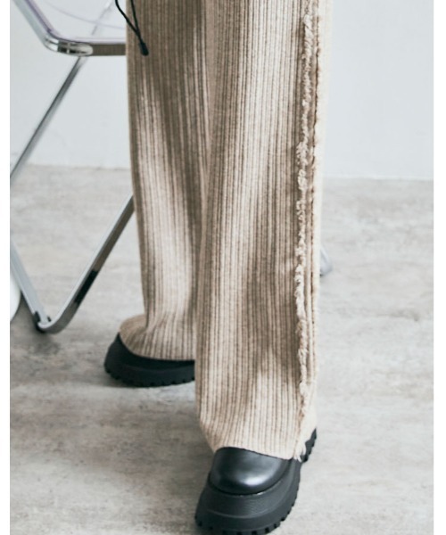 kirakiraShop（キラキラショップ）の「[低身長向けサイズあり] トレンドの長め丈で垢抜ける。サイド フリンジ ニット パンツ（その他パンツ・レディース・ブラック/ベージュ/オフホワイト/ブラウン/杢グレー/チャコール/ブルー系・FREE/FS）」の19枚目の写真