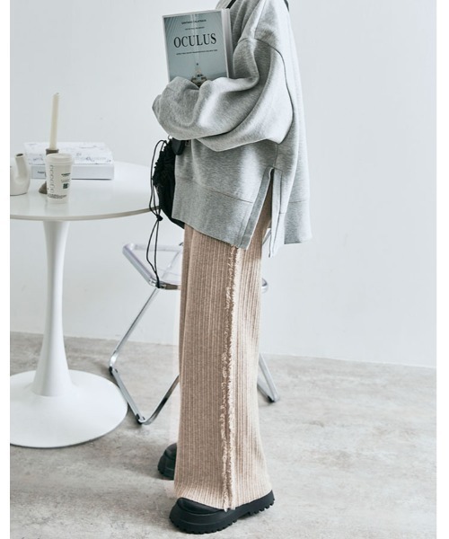 kirakiraShop（キラキラショップ）の「[低身長向けサイズあり] トレンドの長め丈で垢抜ける。サイド フリンジ ニット パンツ（その他パンツ・レディース・ブラック/ベージュ/オフホワイト/ブラウン/杢グレー/チャコール/ブルー系・FREE/FS）」の11枚目の写真