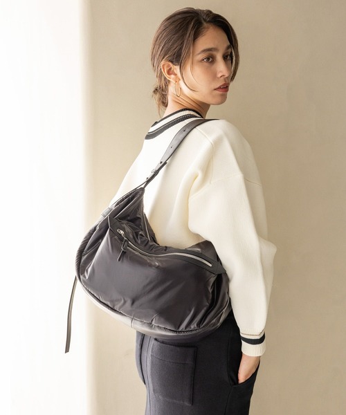 HEREIAM(ヘレイアム)の「【HEREIAM】パディングショルダーBAG(ショルダーバッグ・レディース・ブラック/ナチュラル/ベビーピンク・FREE)」の2枚目の写真
