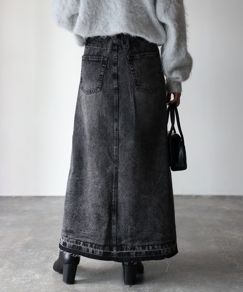 Riberry(リベリー)の「デニムスリットフリンジロングスカート(スカート・レディース・ブラック/ブルー/グレー・MEDIUM)」の18枚目の写真