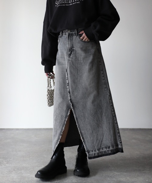 Riberry(リベリー)の「デニムスリットフリンジロングスカート(スカート・レディース・ブラック/ブルー/グレー・MEDIUM)」の7枚目の写真