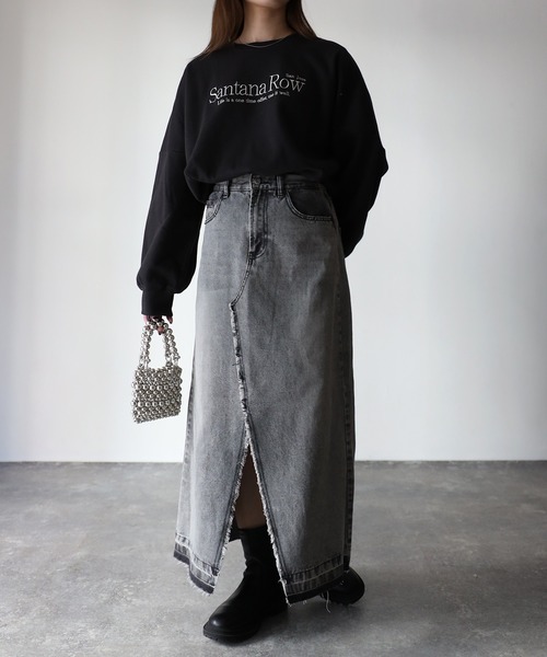 Riberry(リベリー)の「デニムスリットフリンジロングスカート(スカート・レディース・ブラック/ブルー/グレー・MEDIUM)」の11枚目の写真