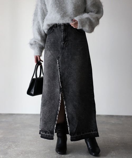 Riberry(リベリー)の「デニムスリットフリンジロングスカート(スカート・レディース・ブラック/ブルー/グレー・MEDIUM)」の14枚目の写真