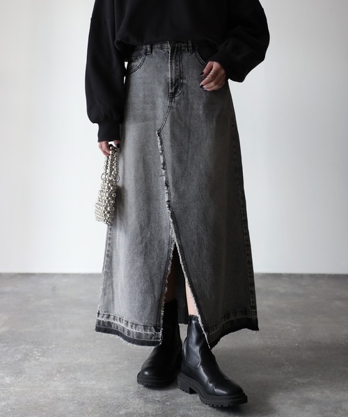 Riberry(リベリー)の「デニムスリットフリンジロングスカート(スカート・レディース・ブラック/ブルー/グレー・MEDIUM)」の15枚目の写真