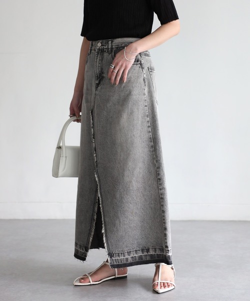 Riberry(リベリー)の「デニムスリットフリンジロングスカート(スカート・レディース・ブラック/ブルー/グレー・MEDIUM)」の19枚目の写真