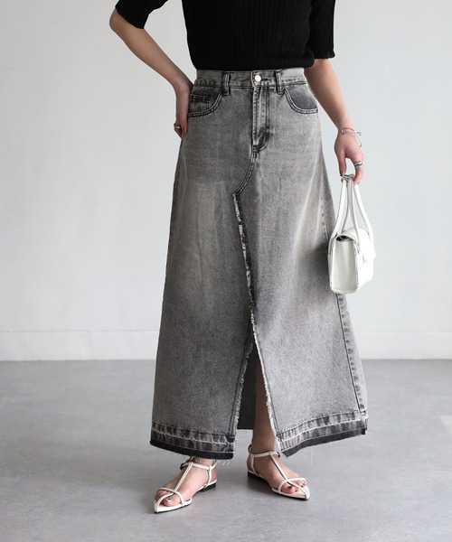 Riberry(リベリー)の「デニムスリットフリンジロングスカート(スカート・レディース・ブラック/ブルー/グレー・MEDIUM)」の20枚目の写真