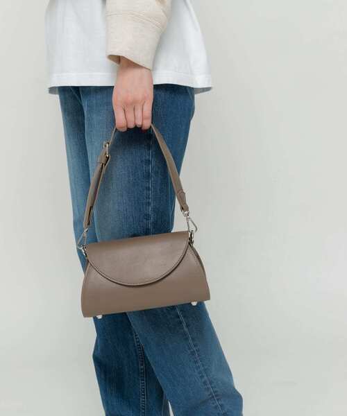 URBAN RESEARCH DOORS(アーバンリサーチドアーズ)の「2ストラップショルダーバッグ(ショルダーバッグ・レディース・ブラウン系その他/ブラック/アイボリー・-)」の7枚目の写真