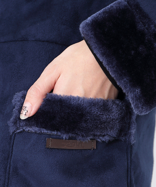 X-girl（エックスガール）の「FAUX SHEARLING DUFFLE COAT（ダッフルコート・レディース・ベージュ/ネイビー・2/1）」の4枚目の写真