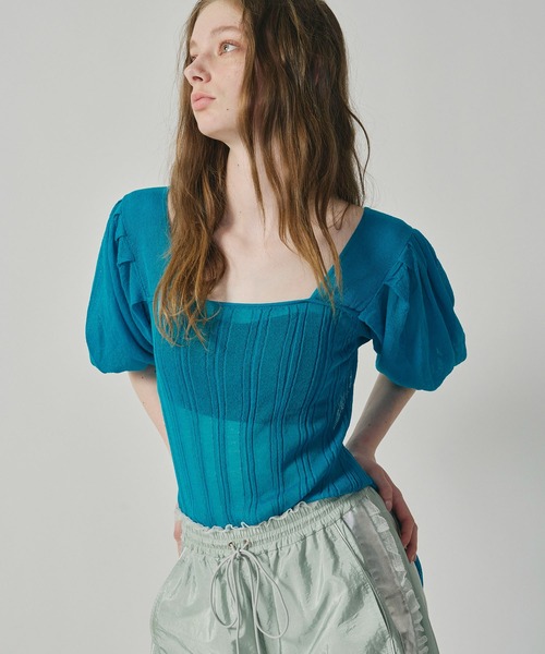 J1U by LA BELLE ETUDE(ジユウバイラベルエチュード)の「パフスリーブシアーニット(Tシャツ/カットソー・レディース・ブラック/グレー/ブルー/ホワイト/レッド・FREE)」の4枚目の写真