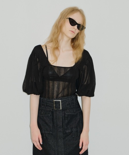 J1U by LA BELLE ETUDE(ジユウバイラベルエチュード)の「パフスリーブシアーニット(Tシャツ/カットソー・レディース・ブラック/グレー/ブルー/ホワイト/レッド・FREE)」の3枚目の写真