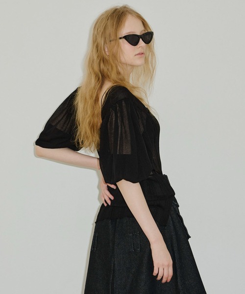 J1U by LA BELLE ETUDE(ジユウバイラベルエチュード)の「パフスリーブシアーニット(Tシャツ/カットソー・レディース・ブラック/グレー/ブルー/ホワイト/レッド・FREE)」の8枚目の写真