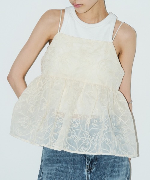 AIC.(エーアイシー)の「シアーフラワー刺繍キャミソール(キャミソール・レディース・ブラック/アイボリー・FREE)」の2枚目の写真