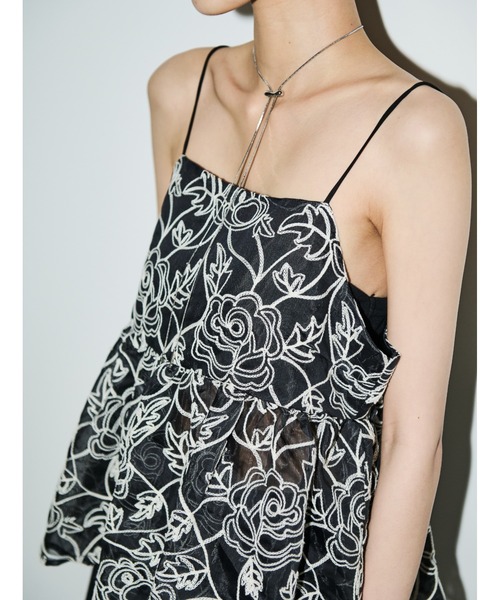 AIC.(エーアイシー)の「シアーフラワー刺繍キャミソール(キャミソール・レディース・ブラック/アイボリー・FREE)」の1枚目の写真