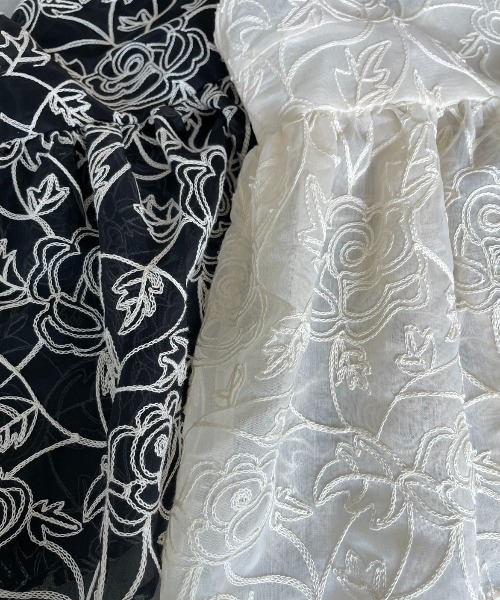 AIC.(エーアイシー)の「シアーフラワー刺繍キャミソール(キャミソール・レディース・ブラック/アイボリー・FREE)」の6枚目の写真