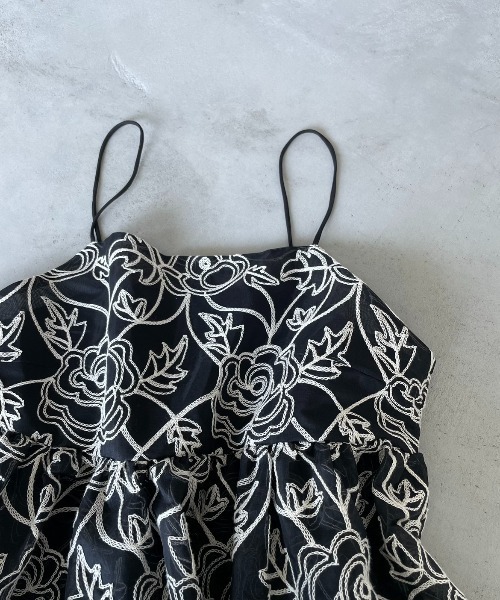 AIC.(エーアイシー)の「シアーフラワー刺繍キャミソール(キャミソール・レディース・ブラック/アイボリー・FREE)」の5枚目の写真