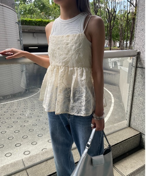 AIC.(エーアイシー)の「シアーフラワー刺繍キャミソール(キャミソール・レディース・ブラック/アイボリー・FREE)」の7枚目の写真