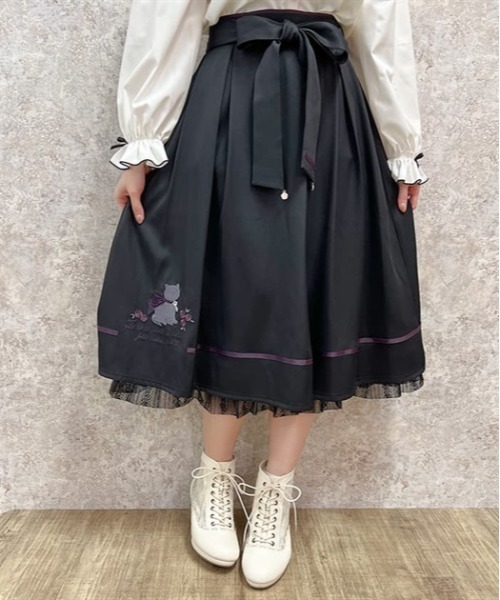 axes femme（アクシーズファム）の「猫×メッセージ刺繍スカート