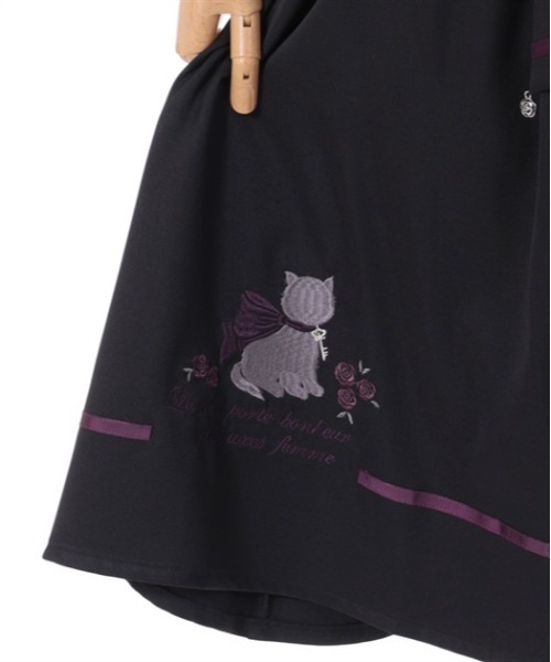 axes femme（アクシーズファム）の「猫×メッセージ刺繍スカート  