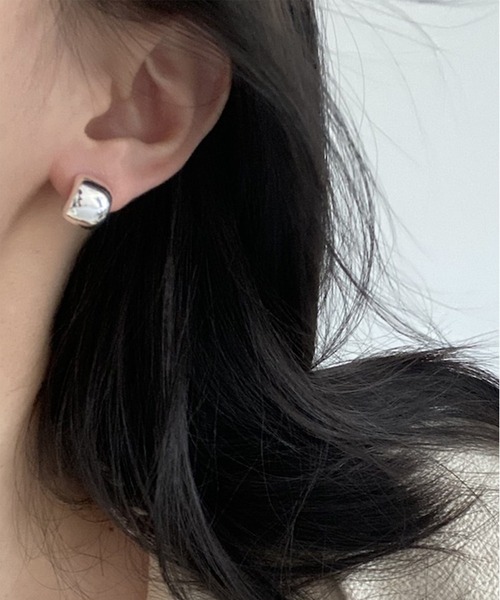 LA VORAGINE(ラ ヴォラジネ)の「アレルギー対応ミニドロップピアス(ピアス(両耳用)・レディース・ゴールド/シルバー・FREE)」の2枚目の写真