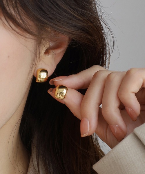 LA VORAGINE(ラ ヴォラジネ)の「アレルギー対応ミニドロップピアス(ピアス(両耳用)・レディース・ゴールド/シルバー・FREE)」の1枚目の写真