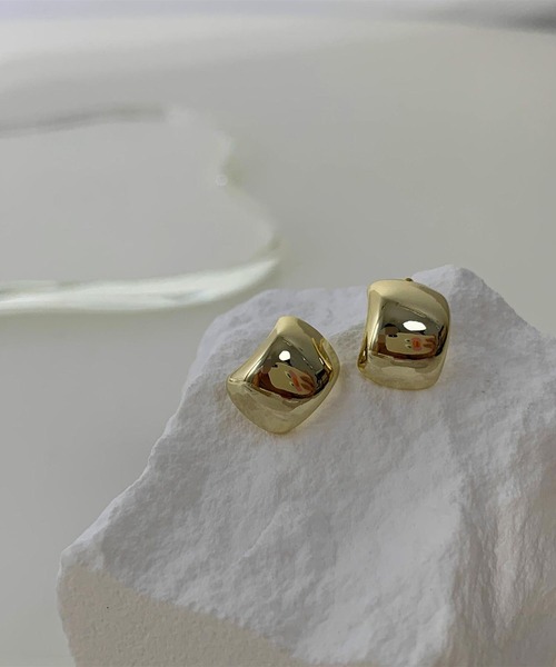 LA VORAGINE(ラ ヴォラジネ)の「アレルギー対応ミニドロップピアス(ピアス(両耳用)・レディース・ゴールド/シルバー・FREE)」の3枚目の写真