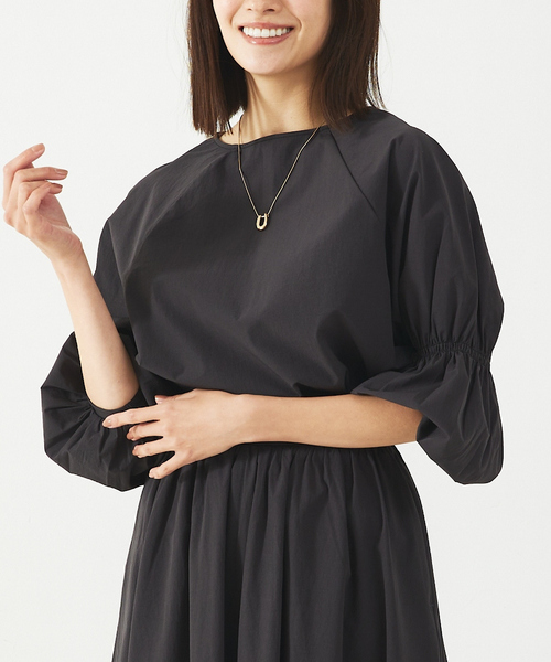 abahouse mavie（アバハウスマヴィ）の「ナイロンストレッチプルオーバー（シャツ/ブラウス・レディース・チャコールグレー/ホワイト/セージグリーン・フリー）」の2枚目の写真