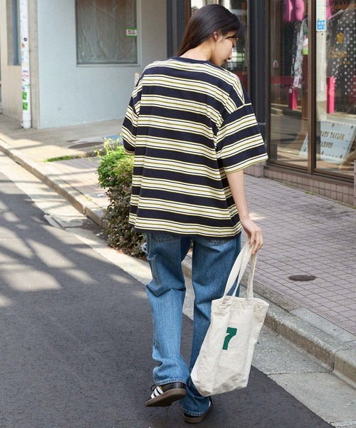 U.S. POLO ASSN.(ユーエスポロアッスン)の「U.S. POLO ASSN. /ユーエスポロアッスン 別注 ワンポイント刺繍 オーバーサイズマルチボーダーTシャツ(Tシャツ/カットソー・レディース・ネイビー/チャコールグレー/ブラック/アイボリー/ホワイト系/ブラック系・FREE)」の15枚目の写真