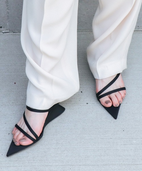 EVOL(イーボル)の「【EVOL】ポインテッドクロスベルトウエッジサンダル BW23810(サンダル・レディース・シルバー/ブラウン/アイボリー/ブラック・L/M/S)」の2枚目の写真