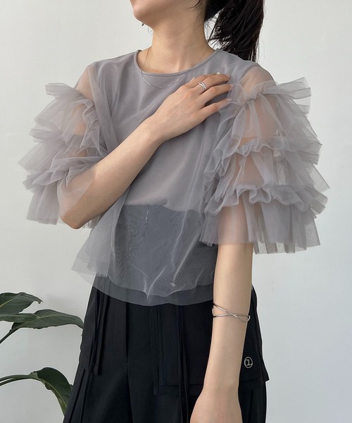 CAPRICIEUX LE'MAGE(カプリシューレマージュ)の「チュールフリルT(シャツ/ブラウス・レディース・グレー/ブラック/ホワイト・FREE)」の4枚目の写真