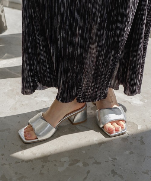 Kastane(カスタネ)の「ミュールサンダル(サンダル・レディース・ブラック/イエロー/シルバー・38/36/37)」の3枚目の写真