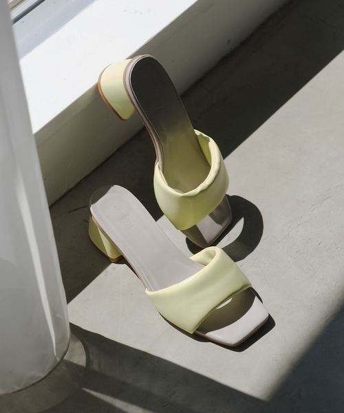 Kastane(カスタネ)の「ミュールサンダル(サンダル・レディース・ブラック/イエロー/シルバー・38/36/37)」の2枚目の写真