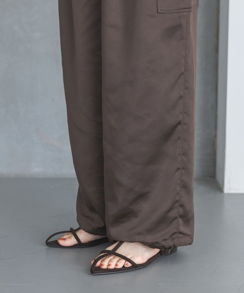 A part by（アパートバイ）の「サテンカーゴパンツ（カーゴパンツ・レディース・ネイビー/グリーン系その他4/アイボリー/ピンク系その他/ブラウン・SMALL/MEDIUM）」の7枚目の写真