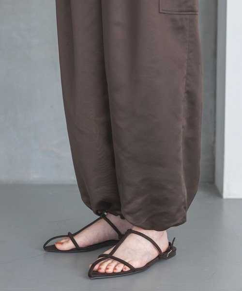 A part by（アパートバイ）の「サテンカーゴパンツ（カーゴパンツ・レディース・ネイビー/グリーン系その他4/アイボリー/ピンク系その他/ブラウン・SMALL/MEDIUM）」の8枚目の写真