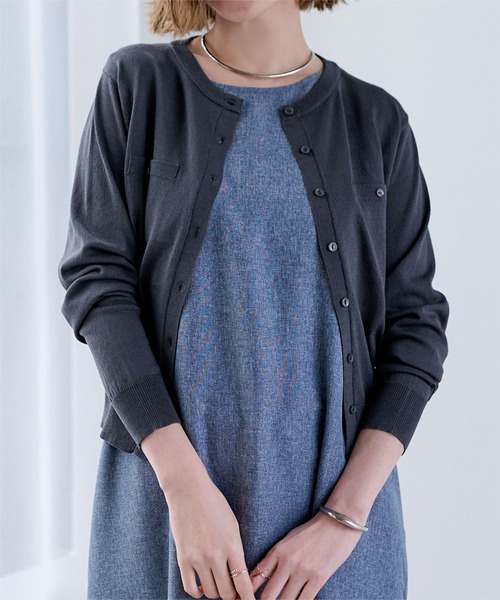 UR'S（ユアーズ）の「UVケアコンパクトベーシックニットカーディガン（カーディガン/ボレロ・レディース・ブラック/ホワイト/ライトグリーン/チャコール/グレイッシュベージュ/ライトピンク/グリーン系その他/ダークブラウン/イエロー・S/M/L）」の4枚目の写真