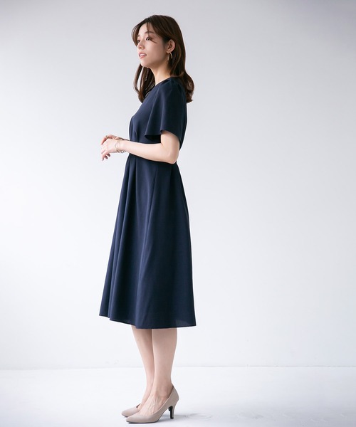 WHITE JOOLA（ホワイトジョーラ）の「再々入荷【暑い季節も快適リネン調シリーズ】洗濯機で洗える！麻調メランジ・タックフレアーワンピース（ワンピース・レディース・ネイビー/モカ・L/M/S）」の17枚目の写真