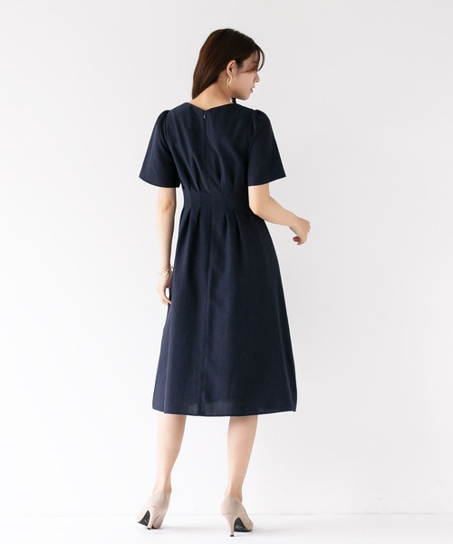 WHITE JOOLA（ホワイトジョーラ）の「再々入荷【暑い季節も快適リネン調シリーズ】洗濯機で洗える！麻調メランジ・タックフレアーワンピース（ワンピース・レディース・ネイビー/モカ・L/M/S）」の18枚目の写真