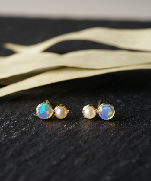 天然石 宝石質アイオライトのピアス 小さな淡水パール itam】アイタム/ NATURAL STONE 天然石×淡水パール ブラスピアス