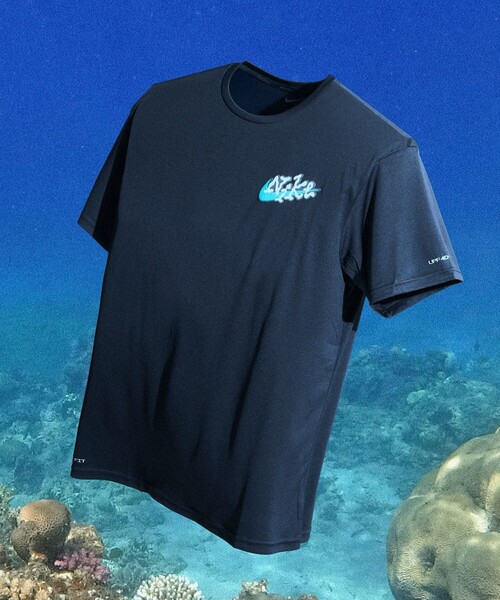 NIKE(ナイキ)の「NIKE/ナイキ 【国内FREAK'S STORE限定】EXCLUSIVE 水陸両用 RASH GUARD S/S TEE /ラッシュガード ショートスリーブTシャツ(Tシャツ/カットソー・メンズ・ネイビー/ホワイト/グリーン/ブラック・SMALL/MEDIUM/LARGE/X-LARGE)」の2枚目の写真