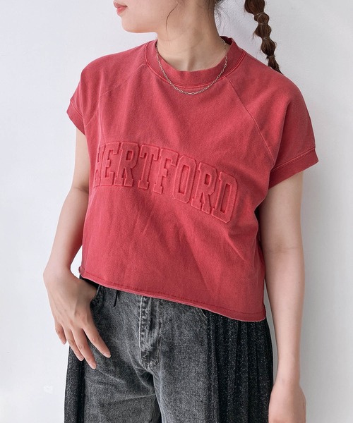 AS KNOW AS plus(アズノゥアズプラス)の「◎ピグメント加工・エンボス加工 ショート丈Tシャツ(Tシャツ/カットソー・レディース・チャコールグレー/アイボリー/レッド/カーキ/サックスブルー・FREE)」の5枚目の写真