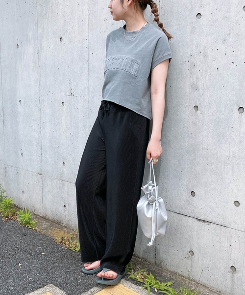 AS KNOW AS plus(アズノゥアズプラス)の「◎ピグメント加工・エンボス加工 ショート丈Tシャツ(Tシャツ/カットソー・レディース・チャコールグレー/アイボリー/レッド/カーキ/サックスブルー・FREE)」の12枚目の写真