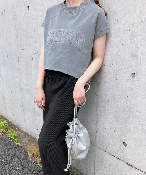 AS KNOW AS plus(アズノゥアズプラス)の「◎ピグメント加工・エンボス加工 ショート丈Tシャツ(Tシャツ/カットソー・レディース・チャコールグレー/アイボリー/レッド/カーキ/サックスブルー・FREE)」の9枚目の写真
