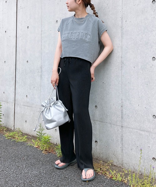 AS KNOW AS plus(アズノゥアズプラス)の「◎ピグメント加工・エンボス加工 ショート丈Tシャツ(Tシャツ/カットソー・レディース・チャコールグレー/アイボリー/レッド/カーキ/サックスブルー・FREE)」の13枚目の写真