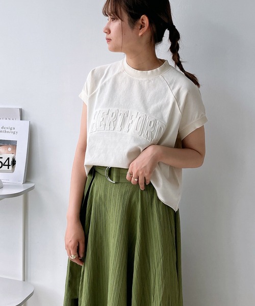AS KNOW AS plus(アズノゥアズプラス)の「◎ピグメント加工・エンボス加工 ショート丈Tシャツ(Tシャツ/カットソー・レディース・チャコールグレー/アイボリー/レッド/カーキ/サックスブルー・FREE)」の14枚目の写真